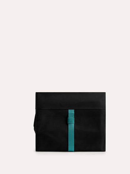 Faro Hanging Toiletry Bag